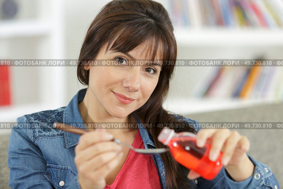 a woman taking a medicine for a cold. Стоковое фото, агентство Ingram Publishing / Фотобанк Лори