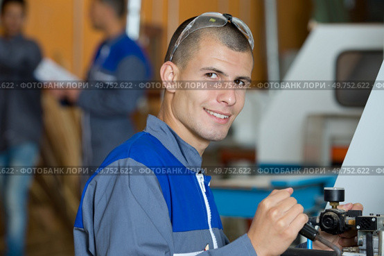 a young male shipbuilder posing. Стоковое фото, агентство Ingram Publishing / Фотобанк Лори