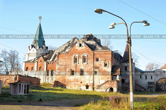 Abandoned building of Feodorovsky gorodok in Tsarskoe Selo , suburb of St.Petersburg, Russia. (2013 год). Редакционное фото, фотограф Анна Кривицкая / Фотобанк Лори