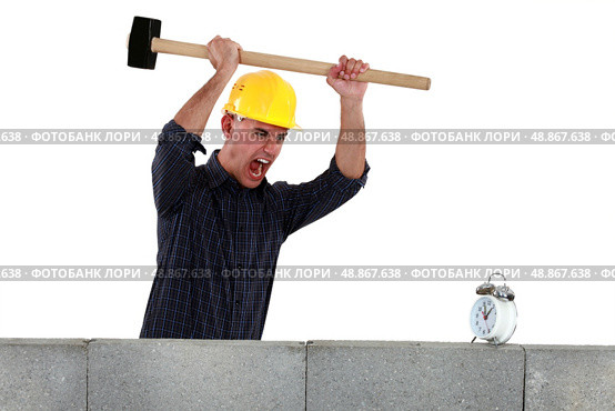 About to smash alarm clock. Стоковое фото, агентство Ingram Publishing / Фотобанк Лори