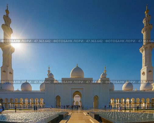 Abu Dhabi, United Arab Emirates - Jan 10 2024, panoramic view, Sheikh Zayed Grand Mosque in Abu Dhabi, at daytime, the capital city of United Arab Emirates. Редакционное фото, фотограф Сергей Богомяко / Фотобанк Лори