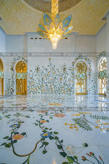 Abu Dhabi, United Arab Emirates - Jan 10 2024, prayer hall interiors Sheikh Zayed Grand Mosque in Abu Dhabi, the capital city of United Arab Emirates. Редакционное фото, фотограф Сергей Богомяко / Фотобанк Лори
