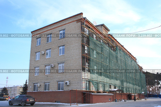 Администрация Заводоуковского округа утепляется (2012 год). Редакционное фото, фотограф Анатолий Матвейчук / Фотобанк Лори