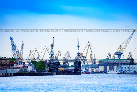 Admiralty Shipyard cranes Saint Petersburg Russia (2016 год). Стоковое фото, фотограф Сергей Новиков / Фотобанк Лори