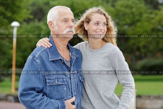 adult woman with her arm around senior father. Стоковое фото, агентство Ingram Publishing / Фотобанк Лори