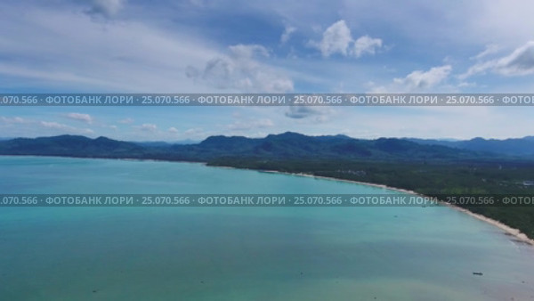 Aerial panorama of cape and sea in Thailand. Стоковое видео, видеограф Михаил Коханчиков / Фотобанк Лори
