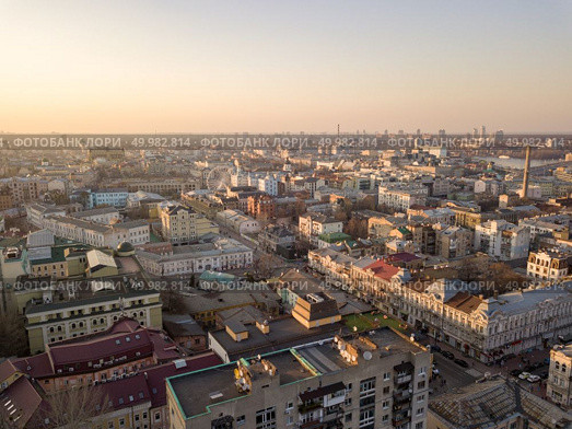 Aerial panoramic view from the drone to the oldest district of Kiev - Podol, Kontraktova Square, Sahaidachnoho street, the Havana bridge, old buildings and other historical places.. The panoramic bird’s eye view from drone to the central historical part of the city Kiev - the Podol district, the Dnieper River in Kiev, Ukraine at summer sunset. Стоковое фото, агентство Ingram Publishing / Фотобанк Лори