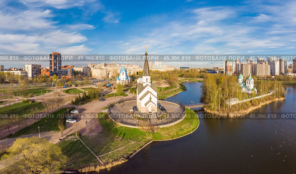 Aerial top View to St. George the Victorious Georgievskaya, Sergius Of Radonezh and Church Nativity of Christ and Srednerogatsky pond. Pulkovsky park. Saint Petersburg. Russia. Europe (2020 год). Стоковое фото, фотограф Алексей Ширманов / Фотобанк Лори