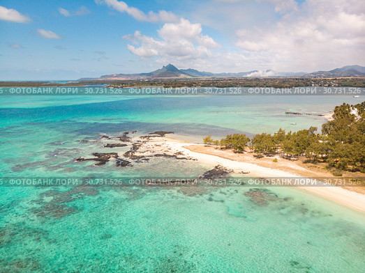 Aerial view of beautiful tropical beach with turquoise sea. Tropical vacation paradise destination of D'eau Douce and Ile aux Cerfs Mauritius. Стоковое фото, фотограф Matej Kastelic / Фотобанк Лори