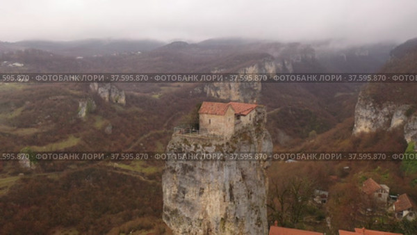 Aerial view of Katskhi pillar, man's monastery near Chiatura, Imereti, Georgia. Стоковое видео, видеограф Яков Филимонов / Фотобанк Лори