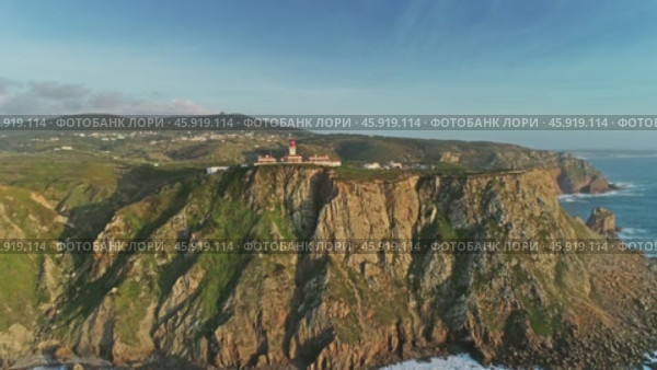 Aerial view of lighthouse at Cape Roca in Portugal (2019 год). Стоковое видео, видеограф Михаил Коханчиков / Фотобанк Лори