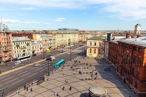 Aerial view of Ligovsky prospekt on sunny summer day. City center of St. Petersburg from a birds eye view. Russia (2023 год). Редакционное фото, фотограф Евгений Ткачёв / Фотобанк Лори