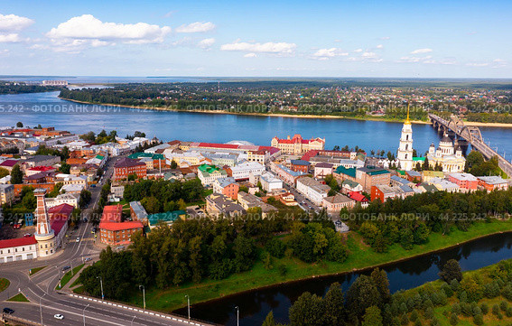Aerial view of Rybinsk with Transfiguration Cathedral on bank of Volga and bridge. Стоковое фото, фотограф Яков Филимонов / Фотобанк Лори