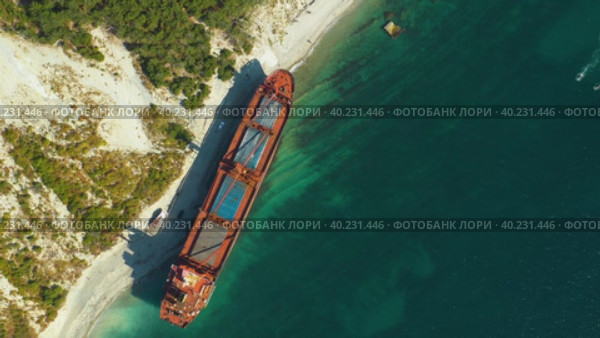 Aerial view of the dry-cargo ship called Rio ran aground after a storm in  black sea (2019 год). Редакционное видео, видеограф Кирилл Трифонов / Фотобанк Лори