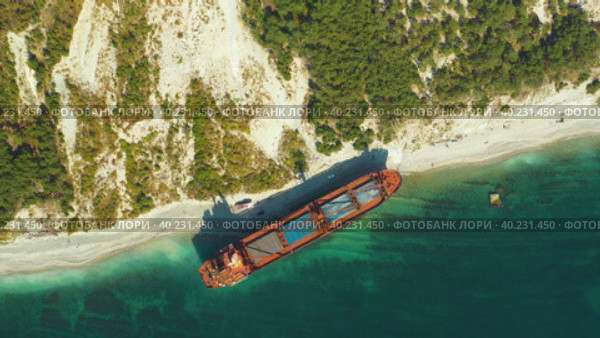 Aerial view of the dry-cargo ship called Rio ran aground after a storm in  black sea (2019 год). Редакционное видео, видеограф Кирилл Трифонов / Фотобанк Лори