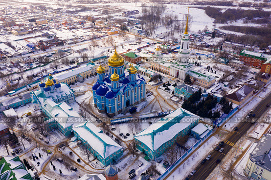 Aerial view of the Nativity-Bogoroditsky monastery surrounded by residential buildings in Zadonsk. Стоковое фото, фотограф Яков Филимонов / Фотобанк Лори