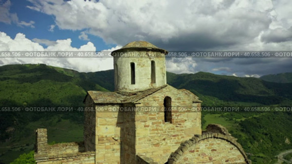 Aerial View of the Sentinsky Temple: Revered Place of Worship in Dagestan, Russia. Стоковое видео, видеограф Поскребышев Михаил / Фотобанк Лори