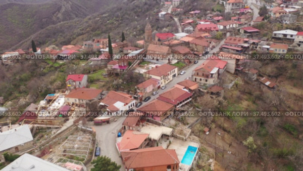 Aerial view of the small tourist town of Sighnaghi, located on a high hill in the center of the Alazani Valley, Georgia. Стоковое видео, видеограф Яков Филимонов / Фотобанк Лори
