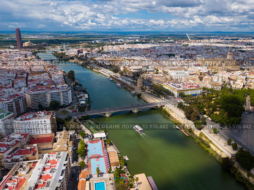 Aerial view Sevilla of city center with embankment of Guadalquivir. Spain (2019 год). Стоковое фото, фотограф Яков Филимонов / Фотобанк Лори