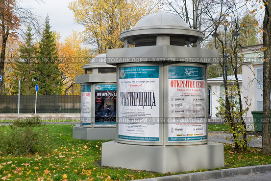 Афишная тумба Каменноостровского театра. Санкт-Петербург (2012 год). Редакционное фото, фотограф Александр Щепин / Фотобанк Лори