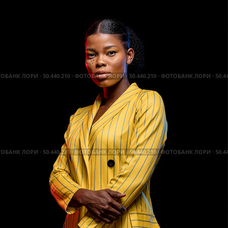 african woman yellow jacket. Стоковое фото, агентство Ingram Publishing / Фотобанк Лори