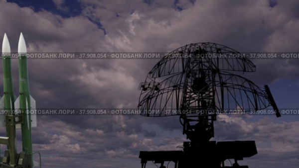 Air defense radars of military mobile anti aircraft systems and Russian anti aircraft missiles OSA-AKM on background clouds (time lapse, with zoom),Russia. Стоковое видео, видеограф Владимир Журавлев / Фотобанк Лори