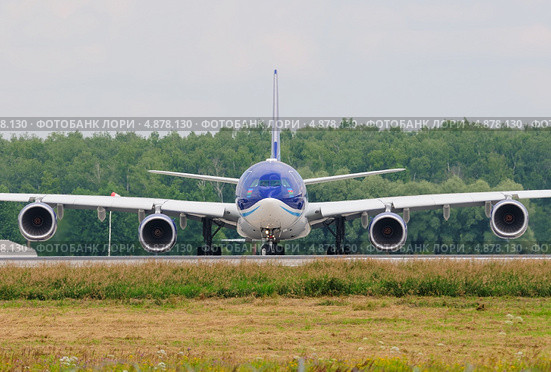 Airbus A340 (бортовой 4K-AZ85) авиакомпании Azerbaijan в Домодедово. Стоковое фото, фотограф Alexei Tavix / Фотобанк Лори
