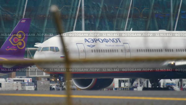Airplane taxiing before departure (2017 год). Редакционное видео, видеограф Игорь Жоров / Фотобанк Лори