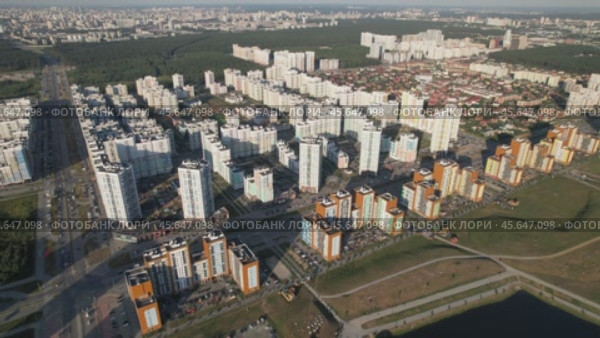 Академический район в Екатеринбурге - съемка с дрона в 2022 году. Стоковое видео, видеограф Владислав Самошкин / Фотобанк Лори