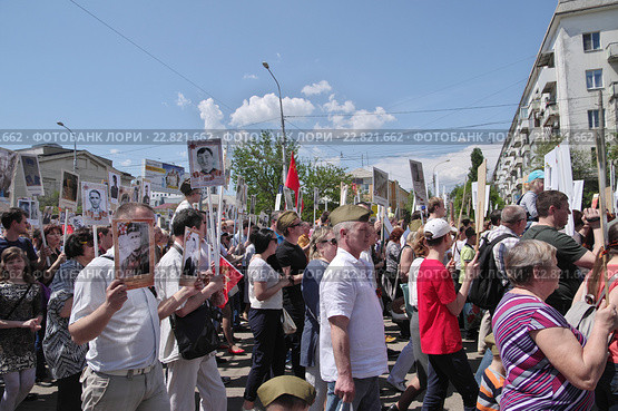 Акция "Бессмертный полк". 9 мая 2016 года, Волгоград, проспект Ленина. Редакционное фото, фотограф Илюхина Наталья / Фотобанк Лори
