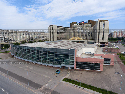 Аквапарк "Вотервиль" и гостиница "Park Inn by Radisson Прибалтийская", вид с Морской набережной. Санкт-Петербург (2017 год). Редакционное фото, фотограф Кекяляйнен Андрей / Фотобанк Лори