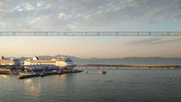 Акватория морского круизного порта. Марсель, Франция (2018 год). Стоковое видео, видеограф Вадим Хомяков / Фотобанк Лори