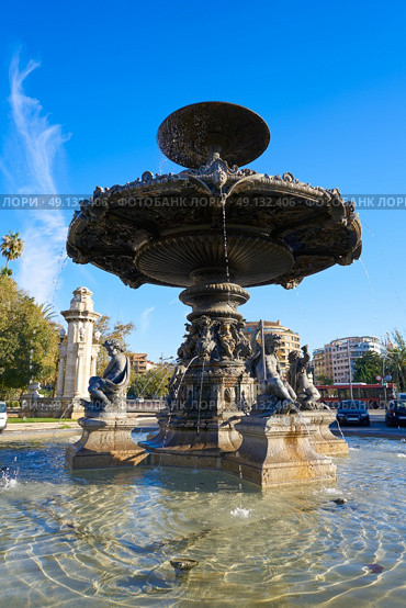 Alameda Albereda fountain of 1878 in Valencia of Spain. Стоковое фото, агентство Ingram Publishing / Фотобанк Лори