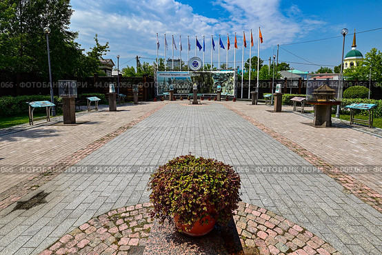 Аллея городов-побратимов. Город Иркутск (2024 год). Редакционное фото, фотограф Александр Тараканов / Фотобанк Лори