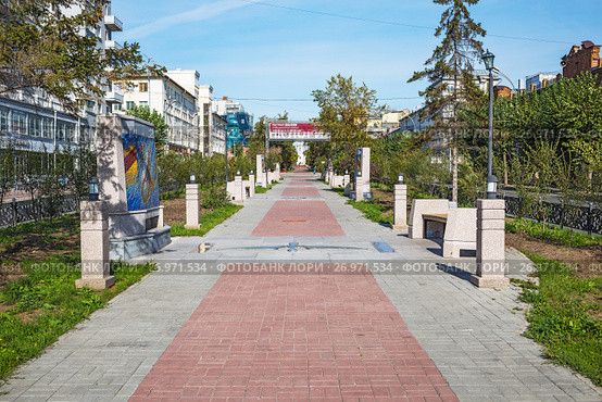 Аллея  маршала авиации Александра Ивановича Покрышкина, . Новосибирск, Россия (2017 год). Редакционное фото, фотограф Евгений Мухортов / Фотобанк Лори