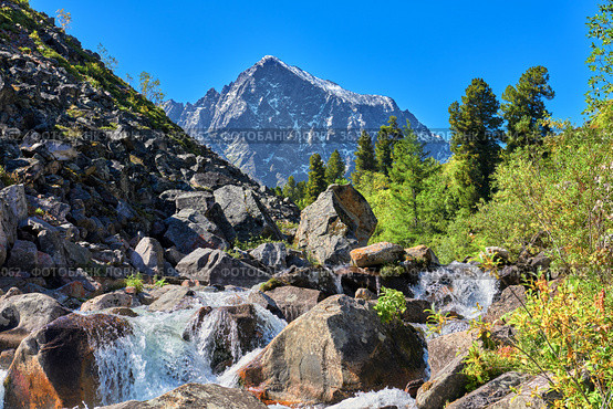 Alpine landscape with a cascade of water on a mountain stream (2014 год). Редакционное фото, фотограф Виктор Никитин / Фотобанк Лори
