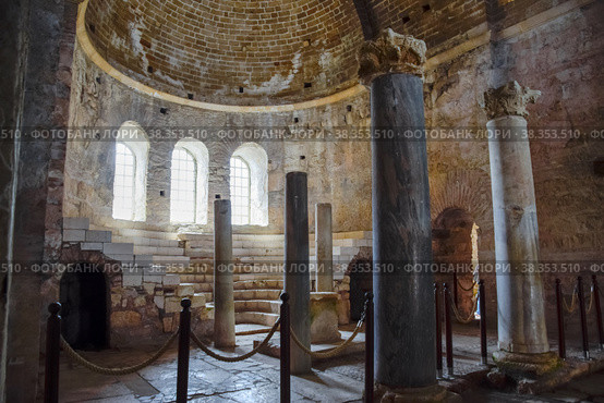 Altar of Church of St. Nicholas the Baptist miracle worker in Demre, Turkey (2019 год). Редакционное фото, фотограф Леонид Еремейчук / Фотобанк Лори