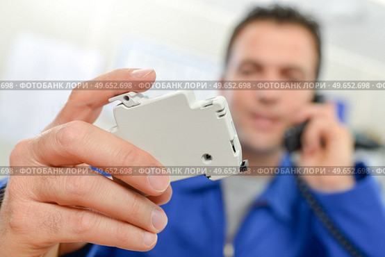 an electrician ordering new fuse. Стоковое фото, агентство Ingram Publishing / Фотобанк Лори
