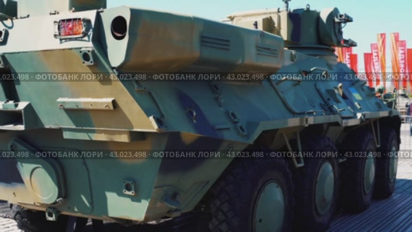 An infantryman of the Armed Forces of the Russian Federation stands at the exhibition of captured equipment on Poklonnaya Gora in Moscow. Russia. Moscow. 29.04.2024. Редакционное видео, видеограф Ярославский Максим / Фотобанк Лори