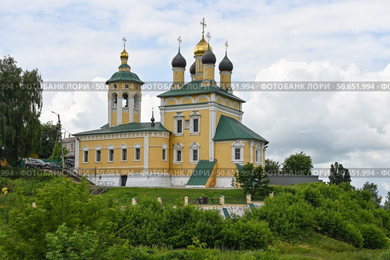 Ancient church of St. Nicholas the Wonderworker (Nikolo-Naberezhnaya church) on a sunny summer day, Russia. Редакционное фото, фотограф Алексей Кузнецов / Фотобанк Лори