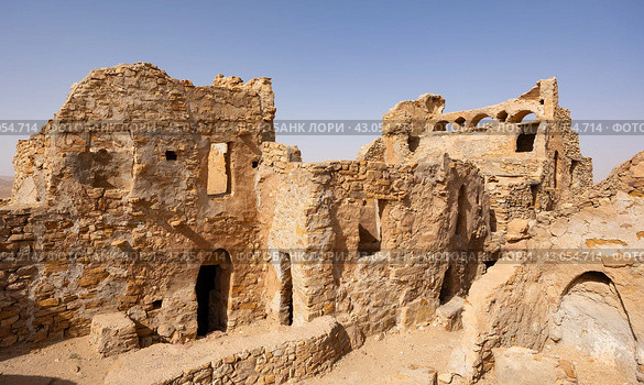 Ancient ruins of fortified Ksar Beni Barka, Tataouine, Tunisia. Стоковое фото, фотограф Яков Филимонов / Фотобанк Лори