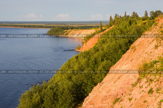 Андома-гора и Онежское озеро в закатном свете. Редакционное фото, фотограф Ирина Яровая / Фотобанк Лори