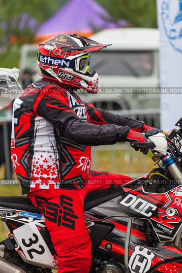 ANGARSK, IRKUTSK REGION, RUSSIA - July 13, 2025: XV International Silk Way Rally, motorcycle competition. Race on high-speed special stage in Angarsk. Participant No.32 Shcheglov Ilya at start. Редакционное фото, фотограф Виктория Катьянова / Фотобанк Лори
