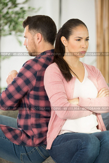 angry couple ignoring eachother. Стоковое фото, агентство Ingram Publishing / Фотобанк Лори