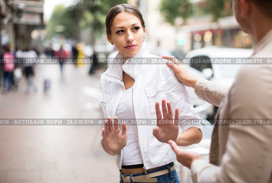 Angry woman getting rid of unwelcome stranger. Стоковое фото, фотограф Яков Филимонов / Фотобанк Лори