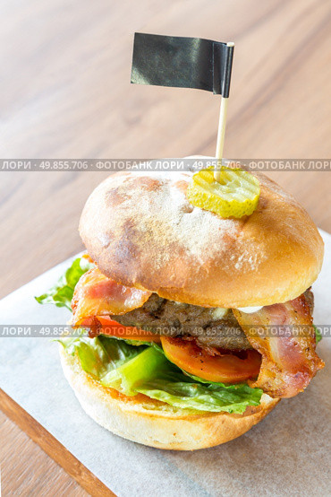 Angus beef Cheese hamburger with french fries. Стоковое фото, агентство Ingram Publishing / Фотобанк Лори