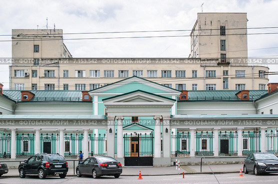 Ансамбль городской усадьбы князей Куракиных, здание Богадельни. В настоящее время Московский дом национальностей (2010 год). Редакционное фото, фотограф Алёшина Оксана / Фотобанк Лори