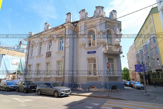 Ансамбль городской усадьбы Тарасовых по адресу Скатертный переулок, дом 4/2 строение 1 (2024 год). Редакционное фото, фотограф Константин Григорьев / Фотобанк Лори