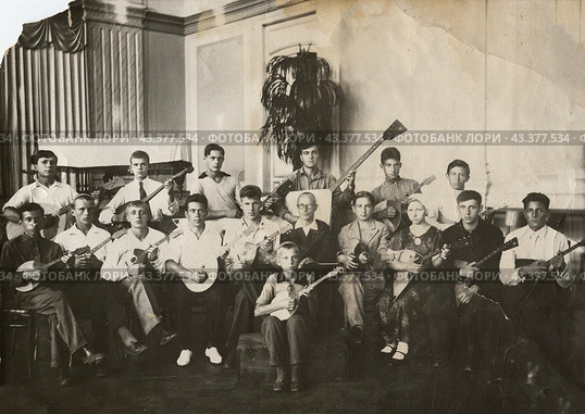 Ансамбль струнных инструментов, молодые музыканты СССР. 1930-е годы. Стоковое фото, фотограф Retro / Фотобанк Лори