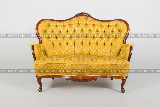 Antique sofa, studio shot with shadows.Photo taken on: December 30th, 2015. Стоковое фото, агентство Ingram Publishing / Фотобанк Лори